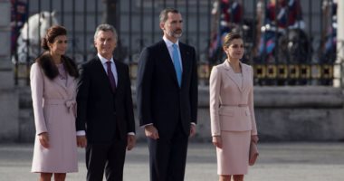 بالصور.. إطلالة مميزة لملكة إسبانيا خلال استقبالها رئيس الأرجنتين