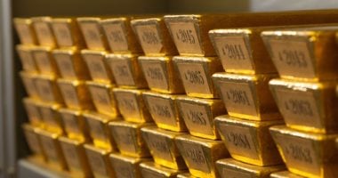 الذهب يبلغ أعلى مستوى فى أسبوع مع تراجع العوائد والدولار الأمريكى