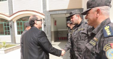 بالصور.. مساعد وزير الداخلية لوسط الصعيد يتفقد قطاع الأمن المركزى بأسيوط