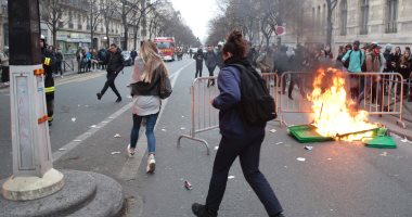 2000 متظاهر يجوبون باريس لتحذير الرئيس الجديد من إهمال قانون العمل