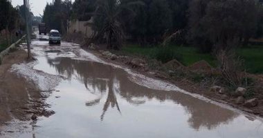 استغاثة من غرق المدخل الرئيسى لقرية الهوارية ببرج العرب بمياه الأمطار