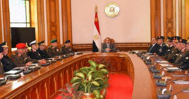 الرئيس السيسي يجتمع بقيادات المجلس الأعلى للقوات المسلحة والشرطة
