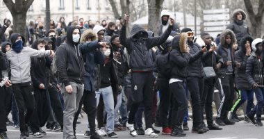 تجدد المظاهرات فى فرنسا على خلفية اغتصاب شاب أسود