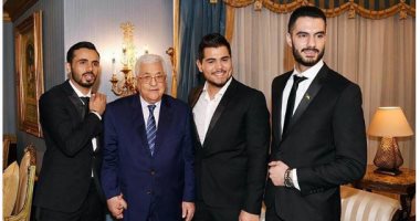 الرئيس أبو مازن يستقبل المشتركين الفلسطينين فى "أراب أيدول" ببيروت