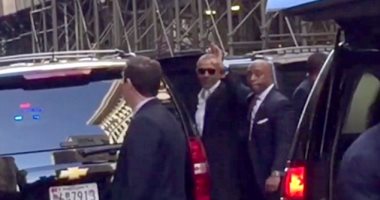 بالصور.. ديلى ميل: أوباما يظهر فى مانهاتن ويعامل كـ"النجوم"
