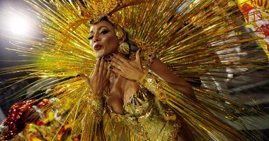 زينة وتماثيل ورقصات الـ"سامبا" فى الكرنفال الشعبى بـ"البرازيل"