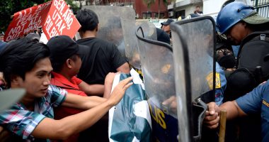 بالصور.. مظاهرات فى الفلبين احتجاجًا على اعتقال عضوة بمجلس الشيوخ