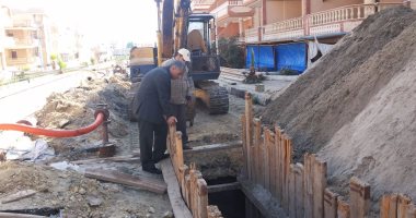 بالصور..رئيس مدينة مصيف بلطيم يتابع أعمال الصرف الصحى ومحطة الرفع الرئيسية