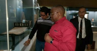 وزير خارجية أنجولا يزور المتحف القومى للحضارة