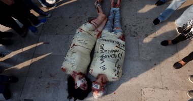بالصور.. احتجاجات بالجثث المزيفة ضد قتل النساء فى المكسيك