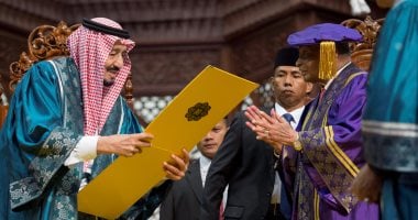 بالصور.. الجامعة الإسلامية بماليزيا تمنح شهادة الدكتوراة الفخرية للملك سلمان 