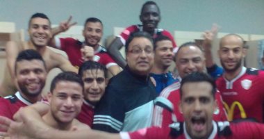 لاعبو طلائع الجيش يحتفلون بالفوز على المصرى بـ" السيلفى "