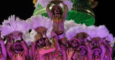فى يومه الرابع..بالصور..آلاف البرازيليين يحيون رقصة "السامبا" بكرنفال شعبى
