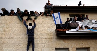 بالصور.. مئات الإسرائيليين يرفضون هدم منازل مستوطنين فى الضفة الغربية المحتلة
