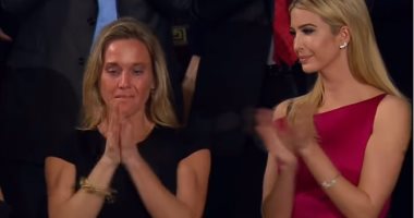 بالفيديو.. أرملة تنهمر فى البكاء بالكونجرس خلال خطاب ترامب