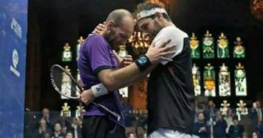 بكاء "مروان الشوربجى" بعد فوزه على شقيقه "محمد" فى بطولة شيكاغو للإسكواش