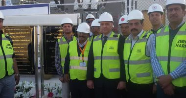بالصور.. فرحة العاملين بمحطة كهرباء بنى سويف لحظة افتتاحها