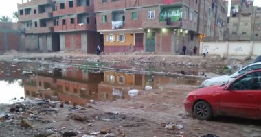 بالصور.. مياه الصرف تهدد منازل قرية "كفر أبو صير" بالمرج والأهالى يستغيثون