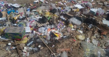 بالصور.. انتشار القمامة ومياه الصرف الصحى تهدد سكان الخارجة