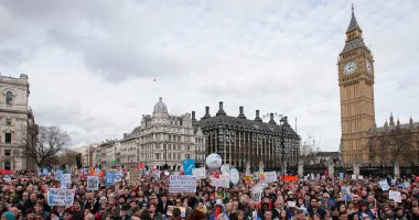 بالصور.. آلاف المتظاهرين فى لندن دفاعا عن النظام الصحى العام