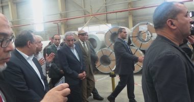 بالصور.. وزير الصناعة والتجارة يتفقد مصنع الألواح المعدنية بالإسكندرية