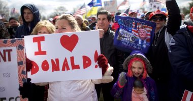 بالصور.. مؤيدو ترامب ينظمون مسيرات صغيرة فى أنحاء أمريكا