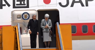 بالصور.. إمبراطور اليابان وزوجته يتوجهان إلى تايلاند بعد زيارتهما فيتنام