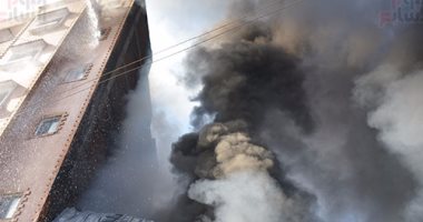 بالصور.. إصابة 4 مواطنين فى حريق محل قطع غيار السيارات بالإسماعيلية