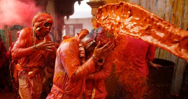 بالصور.. انطلاق مهرجان الألوان فى الهند احتفالا بقدوم الربيع