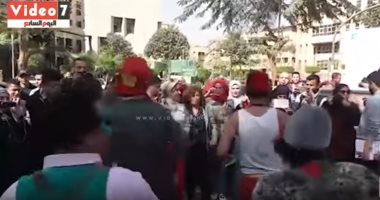 بالفيديو.. مسيرة نسائية بجامعة القاهرة احتفالا باليوم العالمى للمرأة