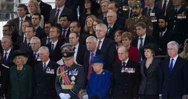 بالصور..ملكة بريطانيا تكشف عن نصب للمشاركين فى حربى أفغانستان والعراق  