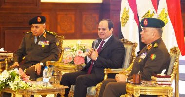 السيسي يلتقى قادة وضباط وجنود القوات المسلحة.. ويؤكد: مصر لا تنسى شهداءها