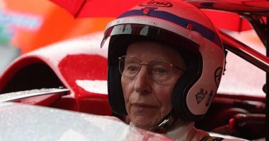 وفاة جون سورتيز بطل العالم السابق فى سباقات "فورمولا 1"