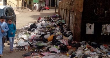 بالصور..القمامة تهدد صحة طلاب مدرسة أجهور الإعدادية فى القليوبية