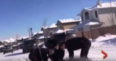 بالفيديو.. الشرطة الكندية تقتل مواطنا روسيا بالرصاص لانتهاكه قواعد المرور
