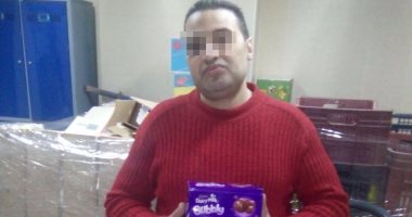 ننشر صور "حرامى الشيكولاتة" المعتاد السرقة من كبرى المحلات بالجيزة