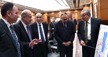 بالصور.. وزير التموين يعرض على رئيس الوزراء جهود لجان تفقد صوامع القمح 