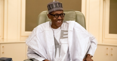 رئيس نيجيريا ينفى وفاته أو استبداله بشخص يشبهه
