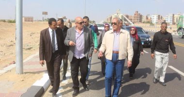 محافظ السويس يتفقد طريق مصر إيران بعد رصفه