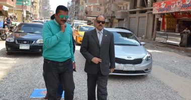السكرتير المساعد لمحافظة الإسماعيلية يتابع أعمال رصف الشوارع بحى ثان