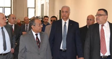  رئيس جامعة الإسكندرية يتفقد وحدة زرع النخاع بمستشفى المواساه 