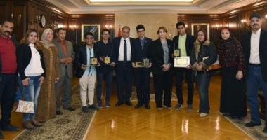 محافظ الإسكندرية يكرم الطلاب الفائزين بمسابقة إنتل للعلوم والهندسة 2017