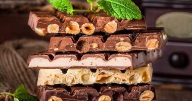 During pregnancy, eating chocolate improves mood and controls weight