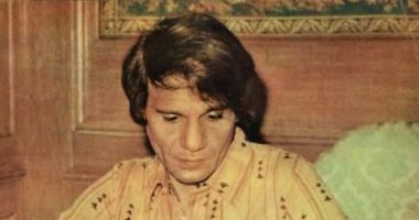 فيديو.. مشاهد من رحلة العندليب بباريس عام 1974 على موسيقى أحمد فؤاد حسن