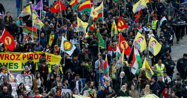 بالصور.. آلاف الأكراد يحتجون ضد أردوغان فى فرانكفورت الألمانية
