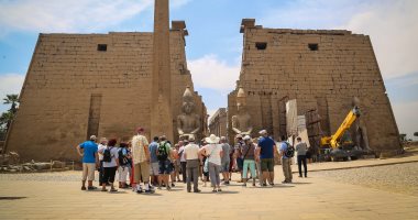 بالصور.. عودة السياحة إلى معابد الأقصر وفراعنة مصر يستقبلون الزوار