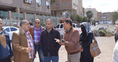 رئيس مدينة المحلة يتابع أعمال تجديد مشروع الصرف الصحى بشارع الإنتاج