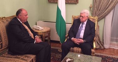 وزير الخارجية يستقبل الرئيس الفلسطينى محمود عباس فور وصوله القاهرة