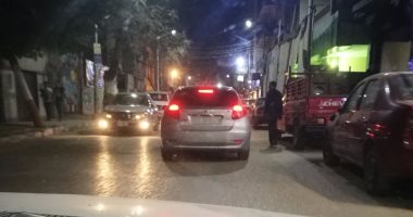 مواطن يرصد سيارة بدون لوحات معدنية فى شارع النميس بأسيوط