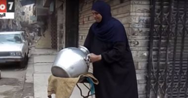 بالفيديو.. "بائعة فول" فى عيد الأم: "مش عايزة أى حاجة غير شغل لعيالى"